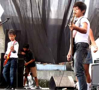 Ketika Anak-anak Belajar Nge-Rock