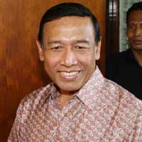 Hampir Lupa Sebut Boediono, Wiranto Nyanyi