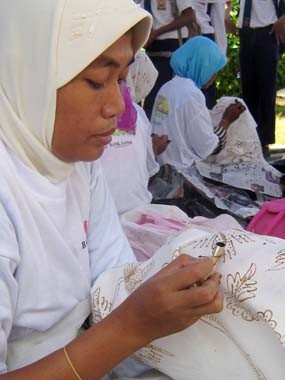 800 Orang Pembatik Pecahkan Rekor MURI