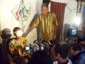 Dijubeli Warga dan Wartawan, Sumini Mengaku Lelah