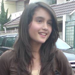 Garap Album, Cinta Laura Pertahankan Logat Bule