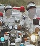 Sikap Menyenangkan Tim Iringan Mobil Orang Penting