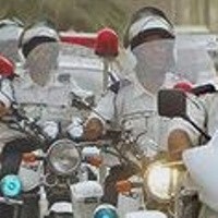 Sikap Menyenangkan Tim Iringan Mobil Orang Penting