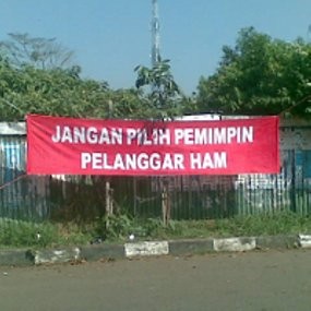 Perang Spanduk Kaleng Terlihat di Bandung