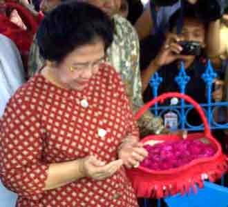 Mega Ziarah ke Makam Marsinah