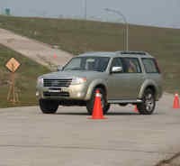 Ford Ragukan Kehadiran Everest 3.000 cc di Indonesia