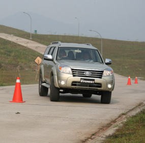 Ford Ragukan Kehadiran Everest 3.000 cc di Indonesia