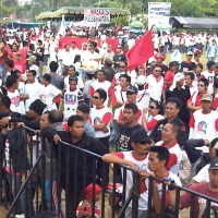 Ribuan Pendukung Mega-Prabowo Berdatangan ke Lapangan Kapten Japa