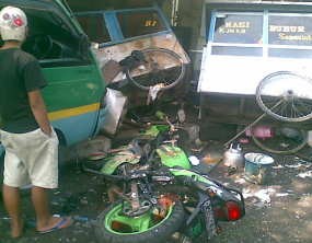 Motor Menabrak Pohon, Satu Tewas