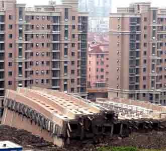 Apartemen Roboh