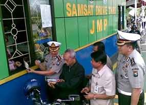 Samsat Drive Thru, Bayar Pajak Kendaraan Hanya 5 Menit