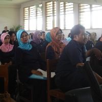 Guru Dicekoki Internet dengan Sayur Asem