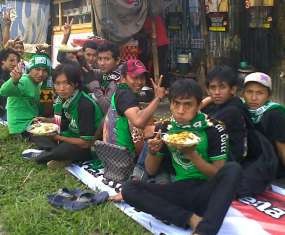 Bonek Mulai Tiba di Bandung