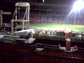 Panggung Megah Tunggu Orasi Mega-Prabowo