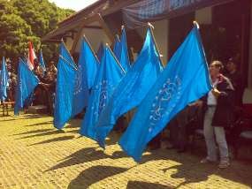 Menggugat Capres dan Cawapres Sambil Asyik Berbelanja