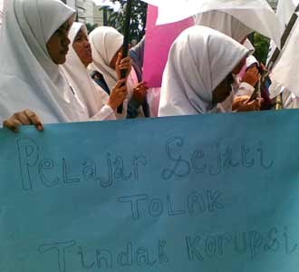 Puluhan Pelajar Dukung KPK
