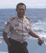 Polisi: Pekerjaan yang Berakar pada Kekuatan dan Kelembutan 