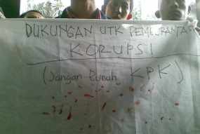 Cap Jempol Darah untuk KPK