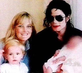 Debbie Rowe Bukan Ibu Dari Anak-anak Jacko Debbie Rowe Bukan Ibu Dari Anak-anak Jacko