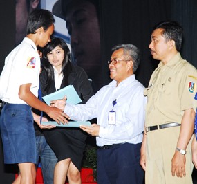 Semen Gresik Bagi-bagi Bea Siswa ke 1.636 Pelajar & Mahasiswa