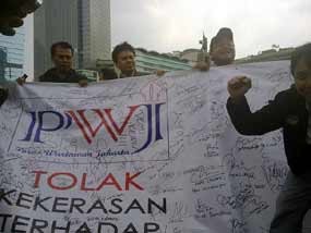 Wartawati Borneo Tribune Dipukul Pengawal Boediono