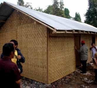Belum Rampung, Rumah Pemulung Dihuni
