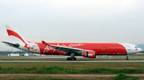  Diduga Ada 5 Suspect Flu Babi, Penumpang Air Asia Diperiksa Ketat 