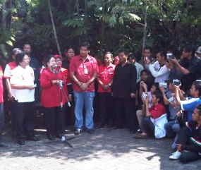  Mega: Demokrasi Jangan Diambil dari Barat