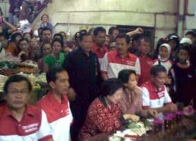 Mega Santap Nasi Kare dan Es Dawet di Pasar Gede Solo