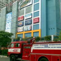 Api Sudah Padam, 200 Karyawan Tumplek di Halaman