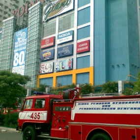 Api Sudah Padam, 200 Karyawan Tumplek di Halaman