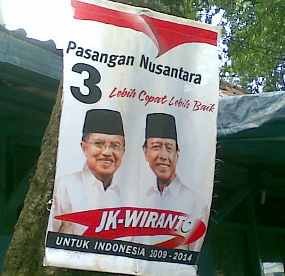 Atribut Kampanye JK-Wiranto Kuasai Jalan Baranagsiang