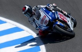 Rossi: Lorenzo & Stoner Jatuh Karena Ban