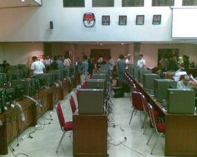 Benahi DPT, Mega-Prabowo Datangkan 100 Komputer ke KPU