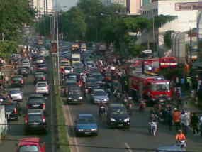 Warteg Kebakaran, Jl Casablanca Macet Total