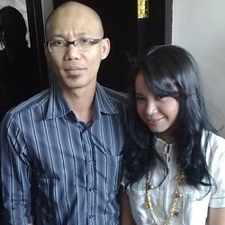 Rossa-Yoyo Gandengan Tangan ke Sidang Cerai