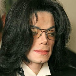 Gajah Serbu Tempat Upacara Penghormatan Michael Jackson