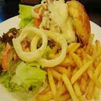 Hmm...Yummy!Roast Chicken Burger dan Choco Banana