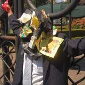 Tolak TPA Batujajar, 3 Pria Tutupi Wajah Dengan Keresek