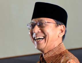 Boediono Sarapan Sego Pecel di Yogyakarta