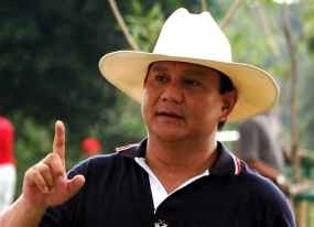 Prabowo Nyontreng di Bukit Hambalang Bogor