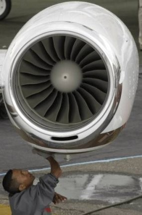 13 Potongan Pesawat Yaman Air Ditemukan
