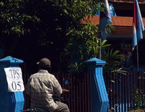 Tim Sukses JK-Wiranto dan Mega-Prabowo Mencak-mencak