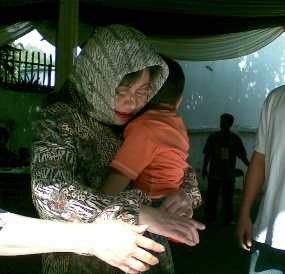 Usai Nyontreng, Mbak Tutut Lupa Celupkan Jari