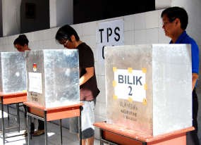  Melongok Pencontrengan di Kampung Cina Makassar