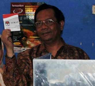 Ketua MK Mencontreng di Yogya