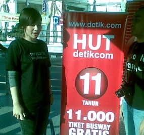 Tere Bikin Surprise di Halte Busway Pasar Baru