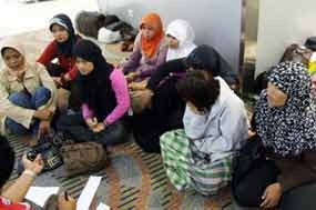 52 TKW Ilegal & Seorang Bayi Dipulangkan dari Malaysia