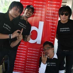 Penumpang TransJ Bingung Seventeen Bagi-bagi Tiket Gratis