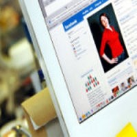 Sihir Facebook Taklukkan Kalangan Tua